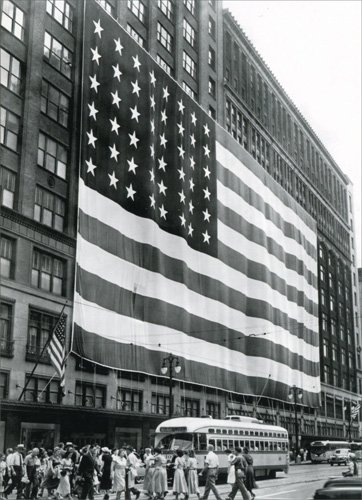 0012615695342 - U.S. FLAG ON J.L. HUDSON STORE HISTORIC DETROIT BLANK CARD