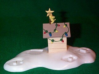0015012564105 - WOODSTOCK ON DOGHOUSE: #1 IN A SNOOPY CHRISTMAS HALLMARK KEEPSAKE ORNAMENT COLLECTION