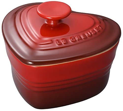 0024147916642 - LE CREUSET STONEWARE HEART RAMEKIN WITH COVER, RED
