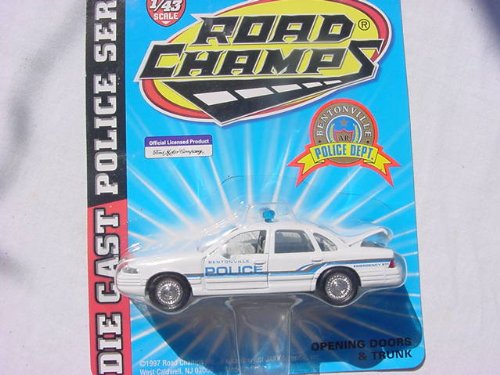 0032961431166 - ROAD CHAMPS, 1/43 SCALE, DIE CAST, FORD CROWN VICTORIA, BENTONVILLE POLICE, ARKANSAS(WHITE)