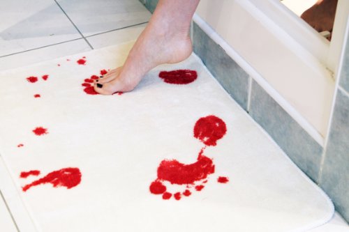 4050819007215 - CLOSE UP BATH MAT, SOFT AND FLUFFY, AUTHENTIC BLOOD-SMEARED FOOTPRINTS