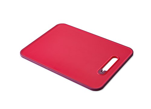 5028420601077 - JOSEPH JOSEPH CHOPPING BOARD WITH INTEGRATED KNIFE SHARPENER, LARGE, SLICE AND SHARPEN, RED