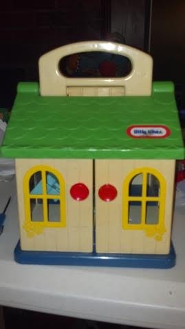 0634829555016 - VINTAGE LITTLE TIKES * WEE TODDLE TOTS * PLAY HOUSE GREEN COTTAGE TOY PEOPLE