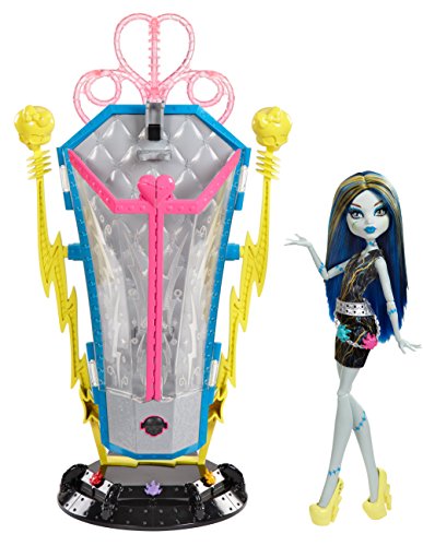 0658107650682 - MONSTER HIGH FREAKY FUSION RECHARGE CHAMBER FRANKIE STEIN DOLL AND PLAYSET