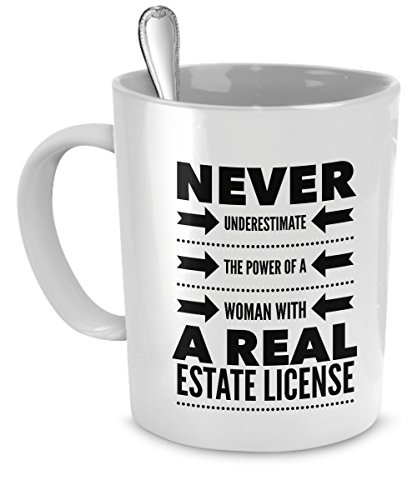 0659257818366 - REALTOR MUG - NEVER UNDERESTIMATE THE POWER OF A WOMAN WITH A REAL ESTATE LICENSE - REALTOR GIFTS
