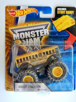 0718929360319 - HOT WHEELS 1:64 MONSTER JAM HIGHER EDUCATION WITH MUD TREADS #03 INCLUDES STUNT RAMP