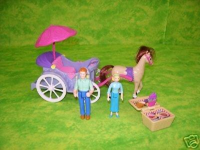 0075380752887 - FISHER-PRICE LOVING FAMILY SWEET STREETS HORSE & CARRIAGE SET WITH PICNIC SURPRISE