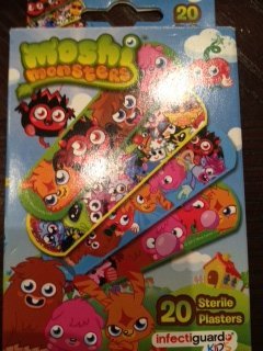 0754465234684 - MOSHI MONSTERS 20 PLASTERS BY MIND