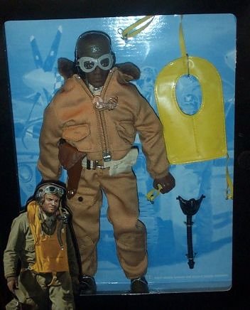0076281813936 - G.I. JOE - 1996 - KENNER - CLASSIC COLLECTION - WW II FORCES COLLECTION - TUSKEGEE FIGHTER PILOT - ACTION FIGURE - W/ ACCESSORIES - OUT OF PRODUCTION - LIMITED EDITION - RARE - COLLECTIBLE