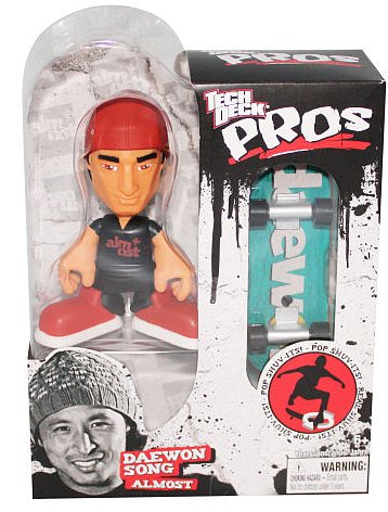 0778988849569 - TECH DECK PRO SKATER ACTION FIGURE WITH SKATEBOARD DAEWON SONG ALMOST