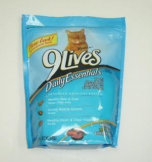 0079100181025 - MORRIS 9LIVES CAT FOOD DAILY ESSENTIALS, 18OZ - WITH THE FLAVORS OF SALMON, CHICHEN & BEEF : HEALTHY SKIN & COAT, STRONG MUSCLE GROWTH AND HEALTHY HEART & CLEAR VISION