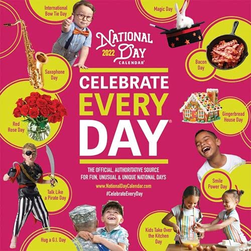 0810012161510 - 2022 NATIONAL DAY WALL CALENDAR - CELEBRATE EVERY DAY