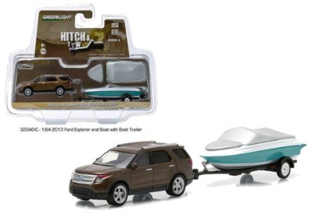 8129829999981 - GREENLIGHT 1/64 2013 FORD EXPLORER WITH BOAT AND TRAILER HITCH & TOW 32040C