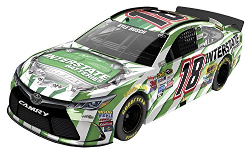 0886154104555 - LIONEL RACING KYLE BUSCH #18 INTERSTATE BATTERIES 2016 TOYOTA CAMRY NASCAR DIECAST CAR (1:24 SCALE)