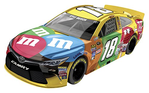 0886154106498 - LIONEL RACING KYLE BUSCH #18 M&M'S 2016 TOYOTA CAMRY NASCAR DIECAST CAR (1:64 SCALE)
