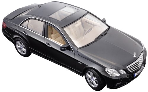 0090159311720 - MAISTO 1:18 SCALE 2009 MERCEDES-BENZ E-CLASS DIECAST VEHICLE (COLORS MAY VARY)