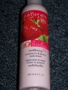 0094000220230 - CONDITIONING STRAWBERRY & GUAVA BODY LOTION
